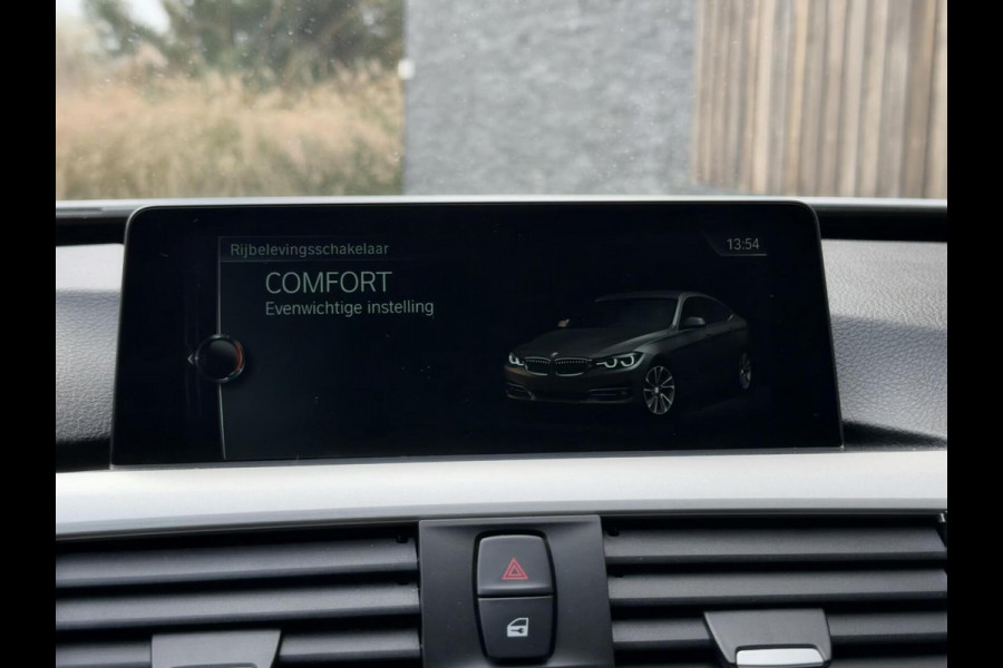 BMW 3-serie Gran Turismo 320i High Executive Automaat | Leer | Stoelverwarming | Cruise & climate control | Head-up display | Keyless entry | Trekhaak af