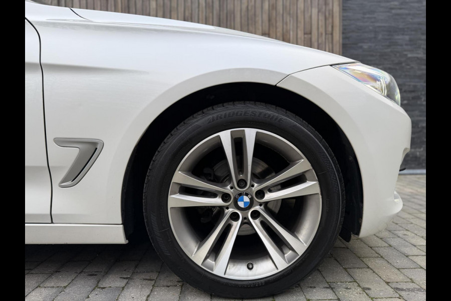BMW 3-serie Gran Turismo 320i High Executive Automaat | Leer | Stoelverwarming | Cruise & climate control | Head-up display | Keyless entry | Trekhaak af