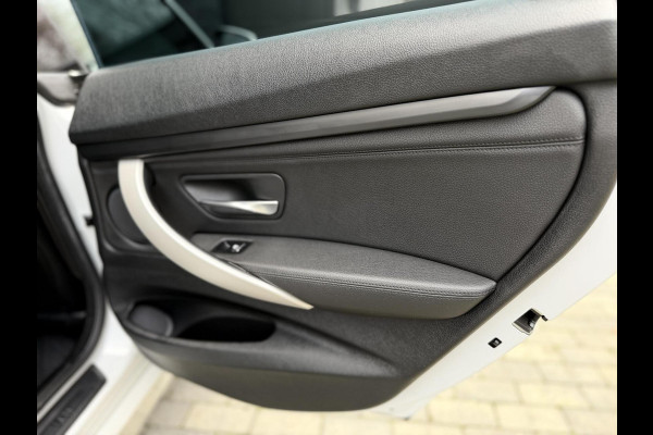 BMW 3-serie Gran Turismo 320i High Executive Automaat | Leer | Stoelverwarming | Cruise & climate control | Head-up display | Keyless entry | Trekhaak af