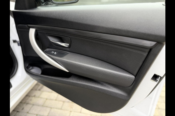 BMW 3-serie Gran Turismo 320i High Executive Automaat | Leer | Stoelverwarming | Cruise & climate control | Head-up display | Keyless entry | Trekhaak af