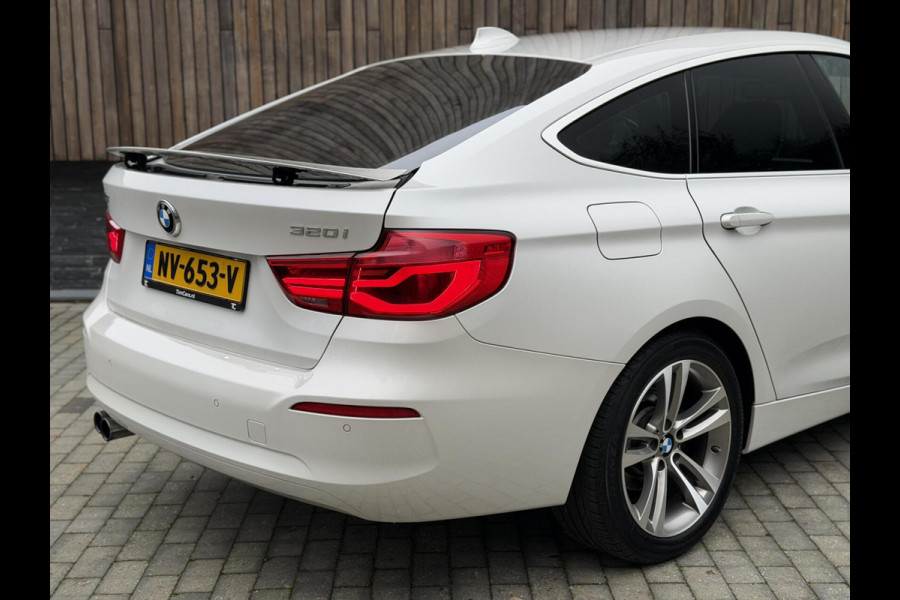 BMW 3-serie Gran Turismo 320i High Executive Automaat | Leer | Stoelverwarming | Cruise & climate control | Head-up display | Keyless entry | Trekhaak af