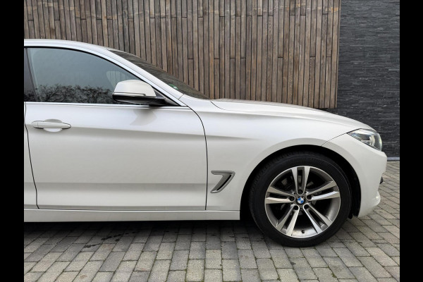 BMW 3-serie Gran Turismo 320i High Executive Automaat | Leer | Stoelverwarming | Cruise & climate control | Head-up display | Keyless entry | Trekhaak af