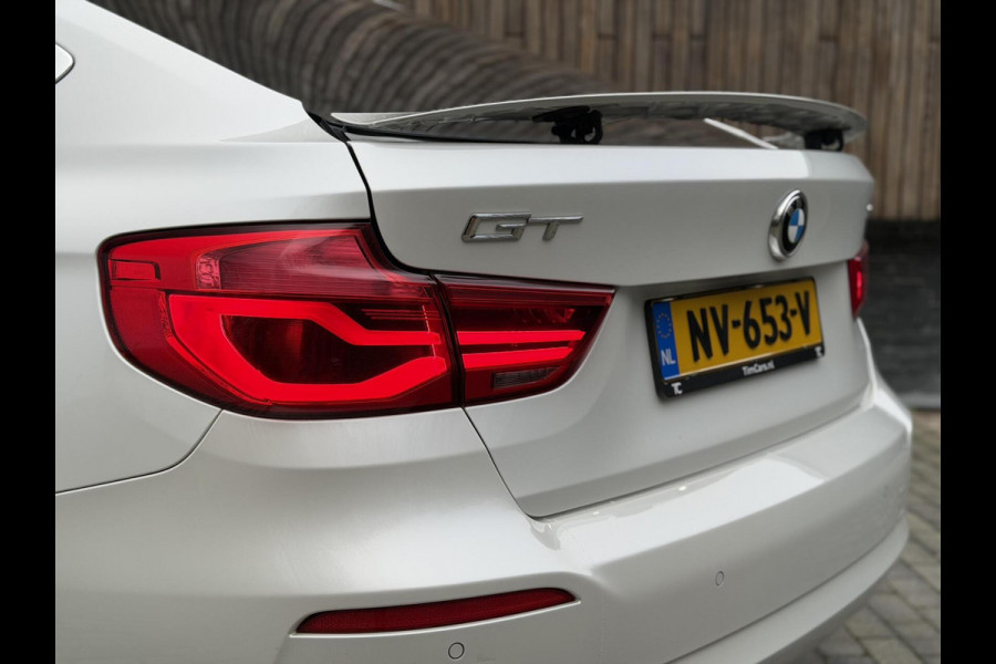 BMW 3-serie Gran Turismo 320i High Executive Automaat | Leer | Stoelverwarming | Cruise & climate control | Head-up display | Keyless entry | Trekhaak af