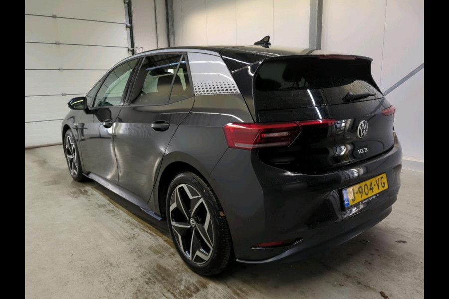 Volkswagen ID.3 First Plus 58 kWh Navigatie Apple Carplay/Android Auto Camera Parkeersensoren Adaptive Cruise Control Full LED Matrix Stoel- en stuurverwarming Lichtmetalen velgen Climate Control