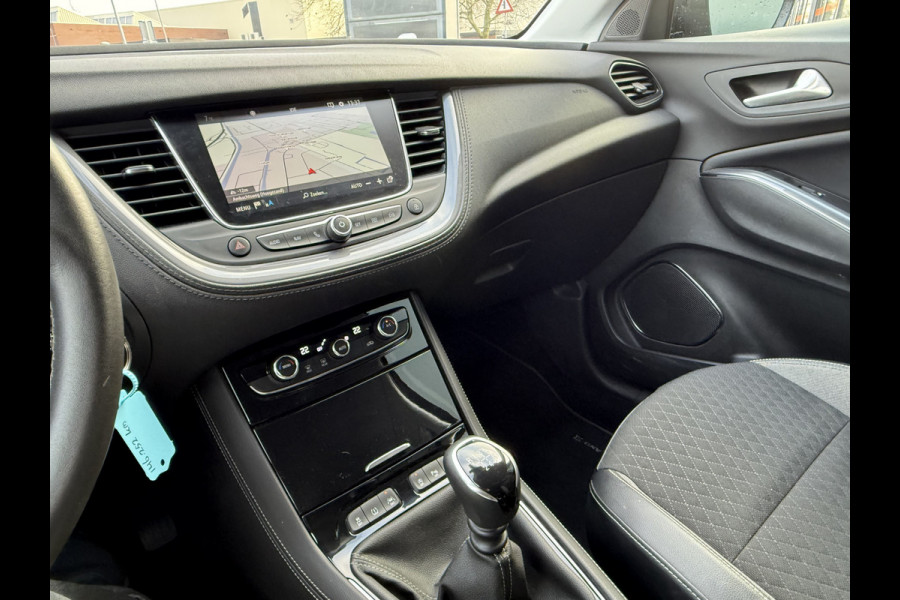 Opel Grandland X BWJ 11-2020 | 1.2T 131PK Bus Executive | TREKHAAK | CLIMA | NAVI | LEDER/STOF | SPORTSTOELEN | PDC 2X | CARPLAY |