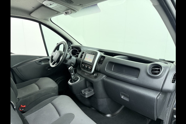 Renault Trafic 2.0DCI 145PK T29 L2H1 Comfort 3-Persoons Trekhaak Apple Carplay Android Navi Airco Cruise Control Bluetooth Lmv Pdc Betonplex Vloer Wandbetimmering Schuifdeur Sidebars Euro 6 Origineel Nederlandse Auto
