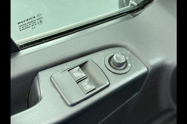 Renault Trafic 2.0DCI 145PK T29 L2H1 Comfort 3-Persoons Trekhaak Apple Carplay Android Navi Airco Cruise Control Bluetooth Lmv Pdc Betonplex Vloer Wandbetimmering Schuifdeur Sidebars Euro 6 Origineel Nederlandse Auto