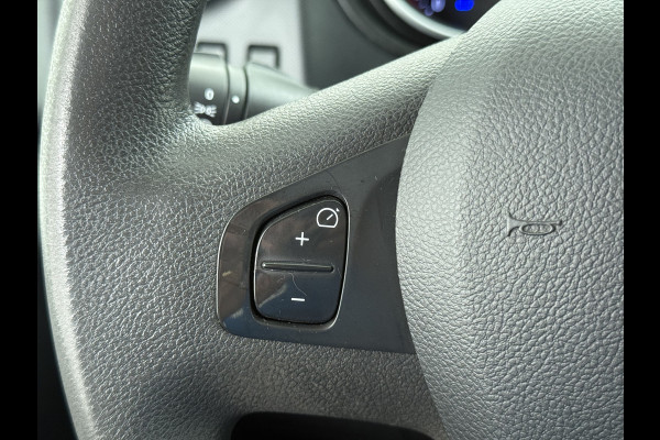 Renault Trafic 2.0DCI 145PK T29 L2H1 Comfort 3-Persoons Trekhaak Apple Carplay Android Navi Airco Cruise Control Bluetooth Lmv Pdc Betonplex Vloer Wandbetimmering Schuifdeur Sidebars Euro 6 Origineel Nederlandse Auto