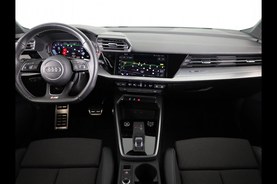 Audi A3 Sportback 35 TFSI S edition | Verlengde Garantie | Optiek zwart pakket | Parkeersensoren achterzijde | Afneembare trekhaak |