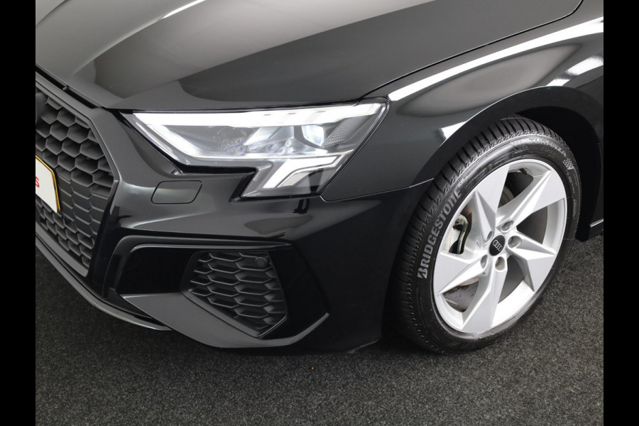 Audi A3 Sportback 35 TFSI S edition | Verlengde Garantie | Optiek zwart pakket | Parkeersensoren achterzijde | Afneembare trekhaak |