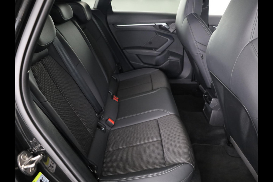 Audi A3 Sportback 35 TFSI S edition | Verlengde Garantie | Optiek zwart pakket | Parkeersensoren achterzijde | Afneembare trekhaak |