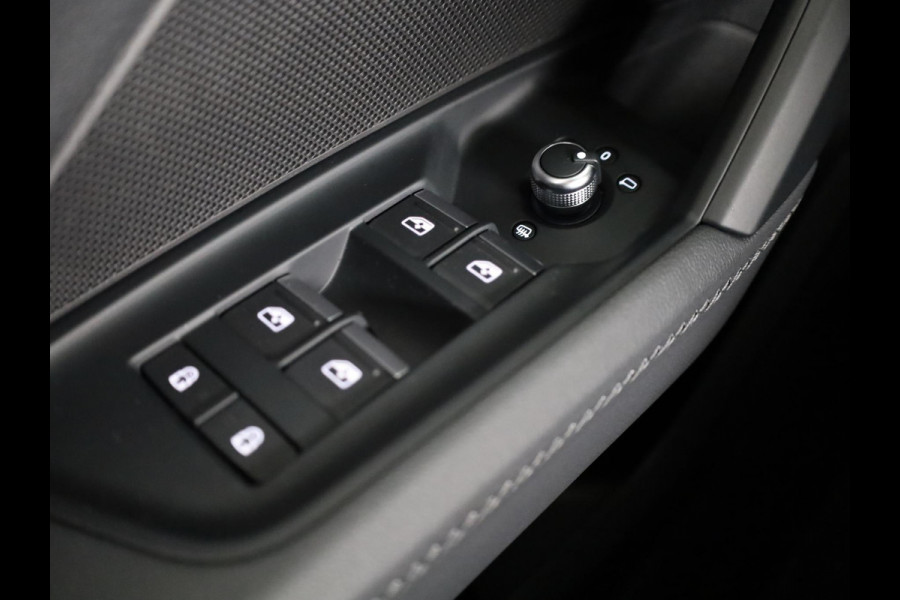 Audi A3 Sportback 35 TFSI S edition | Verlengde Garantie | Optiek zwart pakket | Parkeersensoren achterzijde | Afneembare trekhaak |