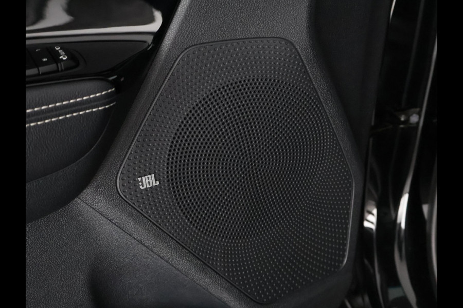 Kia e-Niro ExecutiveLine 64 kWh 450 km actieradius | Navigatie | Stoelverwarming | Leder |