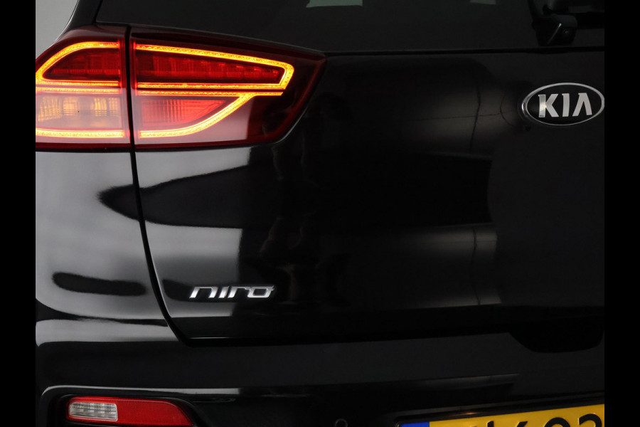 Kia e-Niro ExecutiveLine 64 kWh 450 km actieradius | Navigatie | Stoelverwarming | Leder |