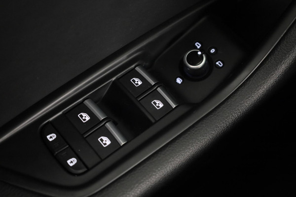 Audi A4 Avant 35 TFSI S-Line 150 pk Automaat (S-Tronic) | Verlengde garantie | Navigatie | Parkeersensoren achter | Autom. airco (3 zones) | S-Line