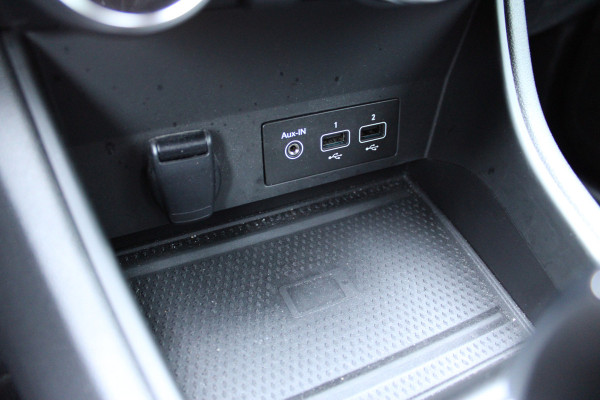 Renault Captur 1.6 E-Tech Plug-in Hybrid 160 Intens | Trekhaak | Navigatie | Camera | Cruise Control | Keyless