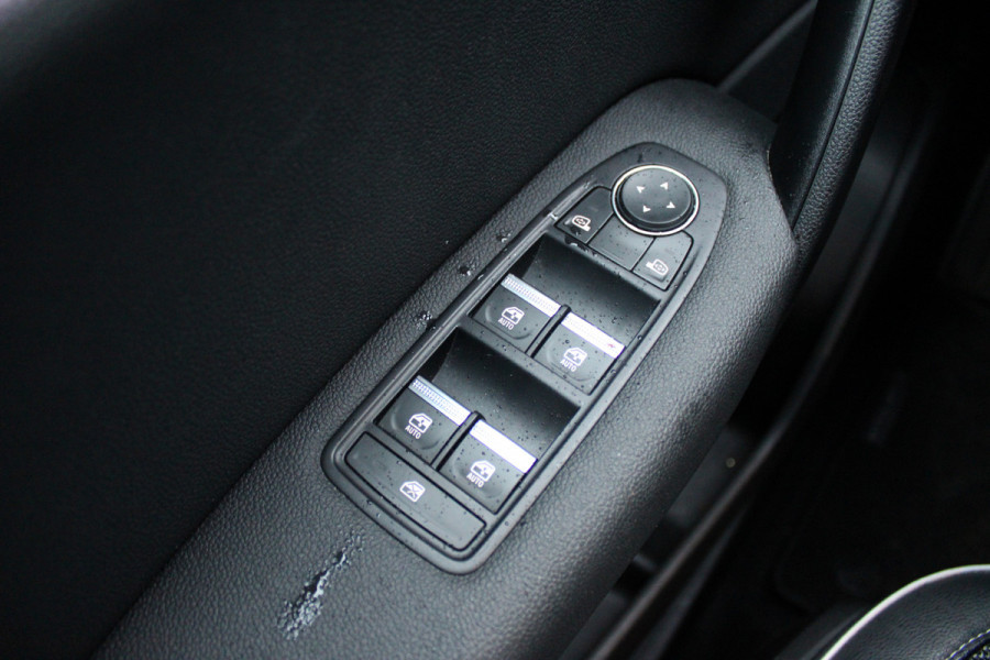 Renault Captur 1.6 E-Tech Plug-in Hybrid 160 Intens | Trekhaak | Navigatie | Camera | Cruise Control | Keyless