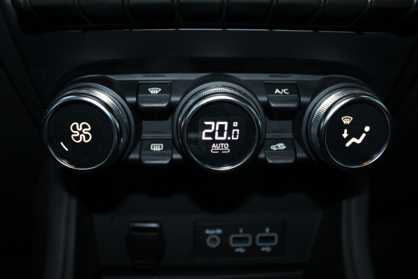 Renault Captur 1.6 E-Tech Plug-in Hybrid 160 Intens | Trekhaak | Navigatie | Camera | Cruise Control | Keyless