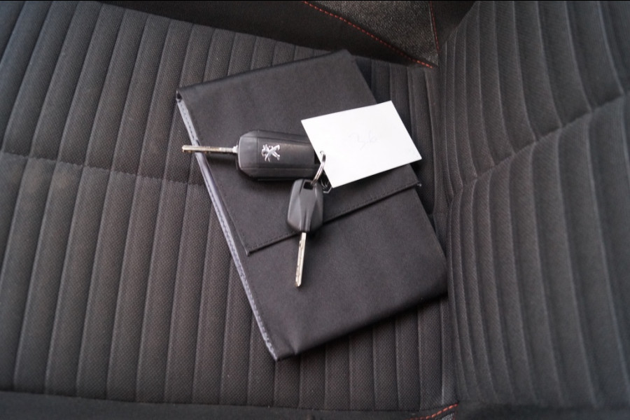 Peugeot 2008 1.2 PureTech Active Pack -NAVI-ECC-PDC-TREKHAAK-