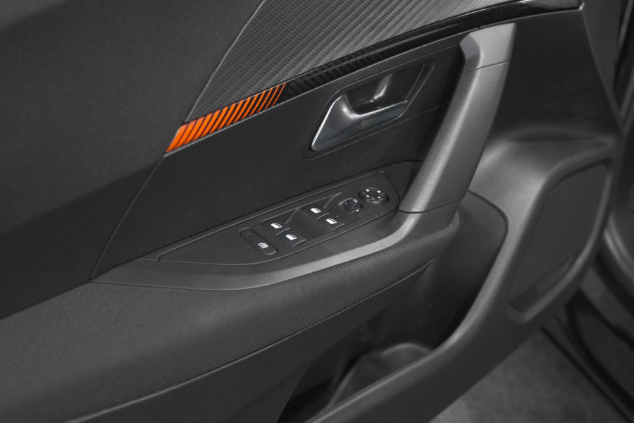 Peugeot 2008 PureTech 130 EAT8 Active | Parkeersensoren | Navigatie | Apple Carplay