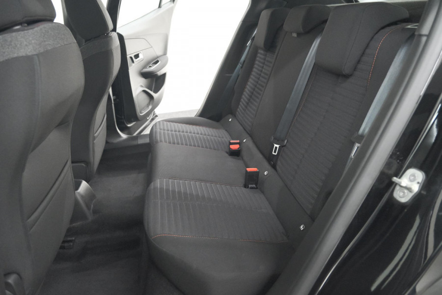 Peugeot 2008 PureTech 130 EAT8 Active | Parkeersensoren | Navigatie | Apple Carplay