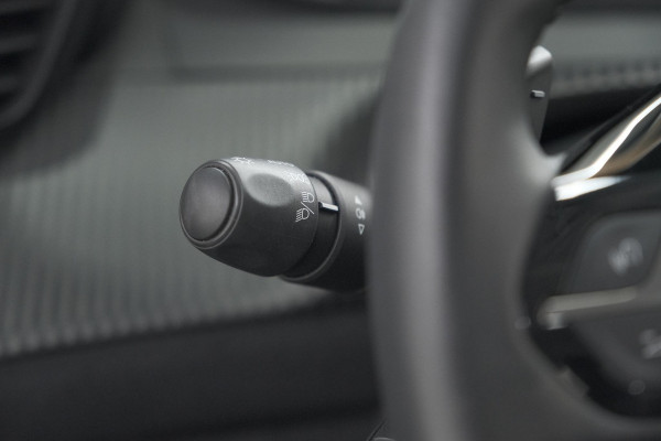 Peugeot 2008 PureTech 130 EAT8 Active | Parkeersensoren | Navigatie | Apple Carplay