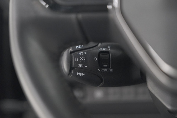 Peugeot 2008 PureTech 130 EAT8 Active | Parkeersensoren | Navigatie | Apple Carplay