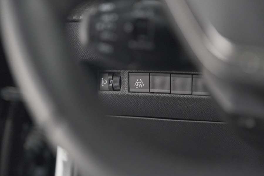 Peugeot 2008 PureTech 130 EAT8 Active | Parkeersensoren | Navigatie | Apple Carplay