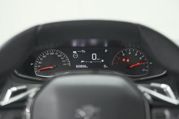 Peugeot 2008 PureTech 130 EAT8 Active | Parkeersensoren | Navigatie | Apple Carplay