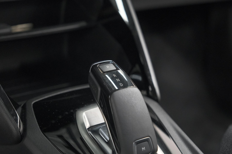 Peugeot 2008 PureTech 130 EAT8 Active | Parkeersensoren | Navigatie | Apple Carplay