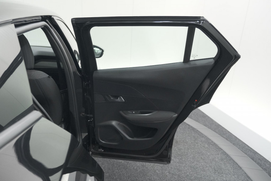 Peugeot 2008 PureTech 130 EAT8 Active | Parkeersensoren | Navigatie | Apple Carplay
