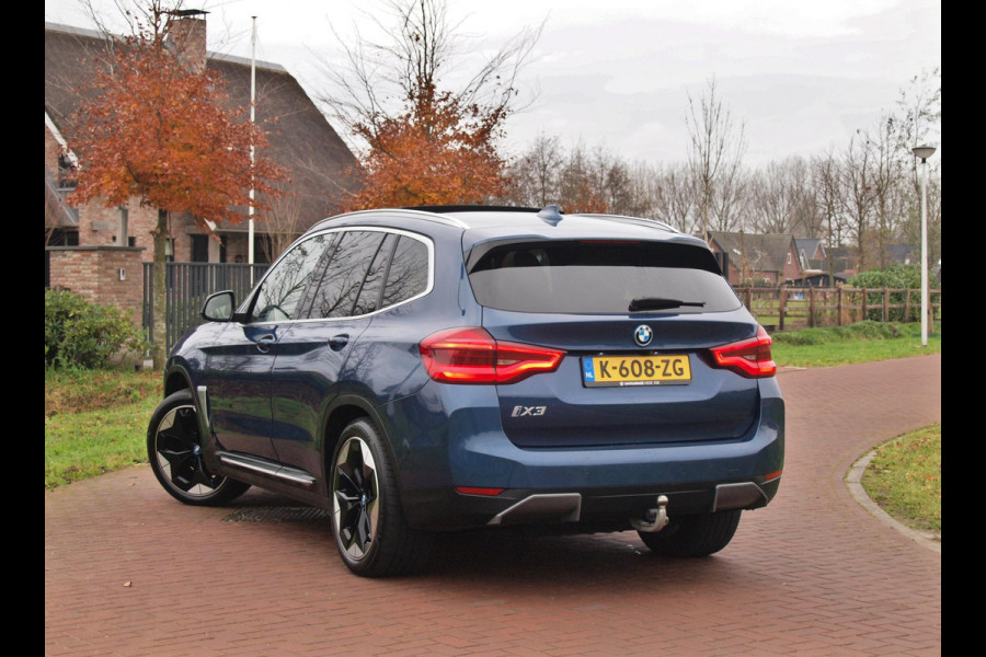 BMW iX3 High Executive 80 kWh | Panoramadak | 360 Camera | Trekhaak | Sfeerverlichting | Head-Up Display | Harman Kardon |