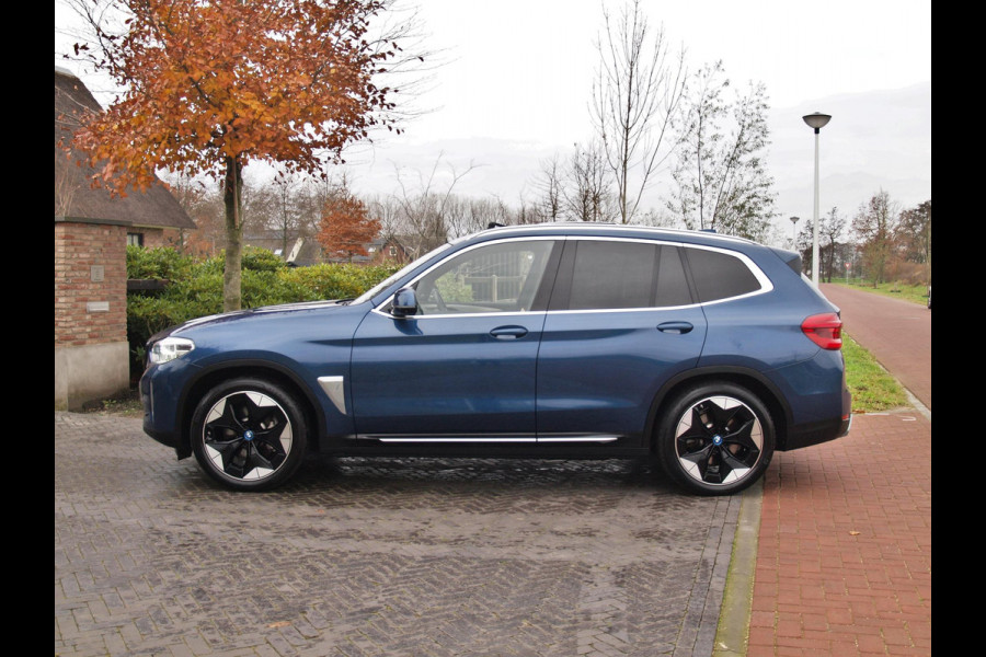 BMW iX3 High Executive 80 kWh | Panoramadak | 360 Camera | Trekhaak | Sfeerverlichting | Head-Up Display | Harman Kardon |