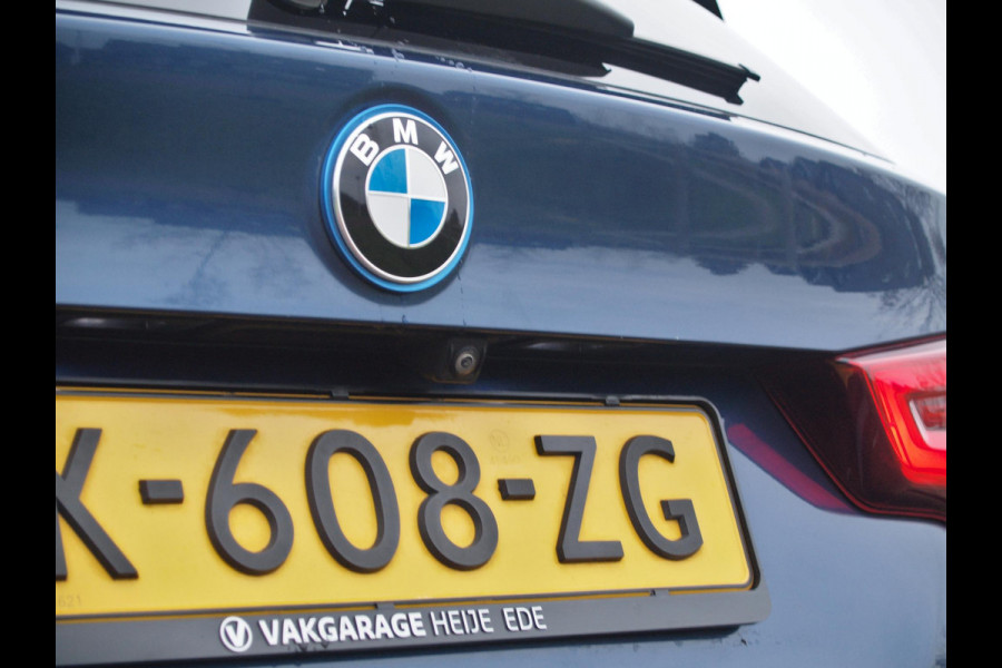 BMW iX3 High Executive 80 kWh | Panoramadak | 360 Camera | Trekhaak | Sfeerverlichting | Head-Up Display | Harman Kardon |