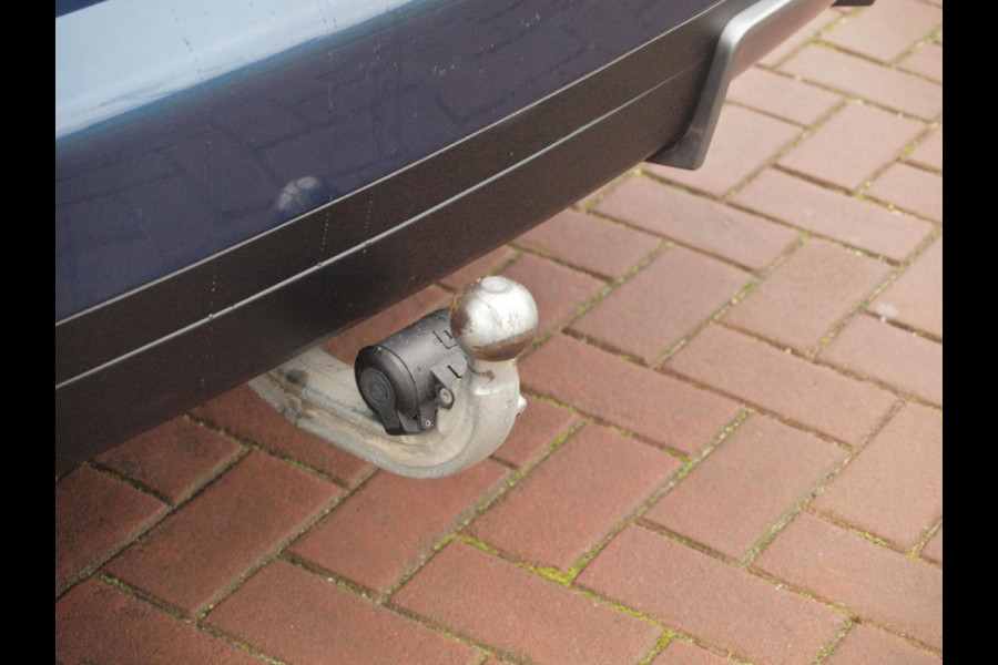 BMW iX3 High Executive 80 kWh | Panoramadak | 360 Camera | Trekhaak | Sfeerverlichting | Head-Up Display | Harman Kardon |