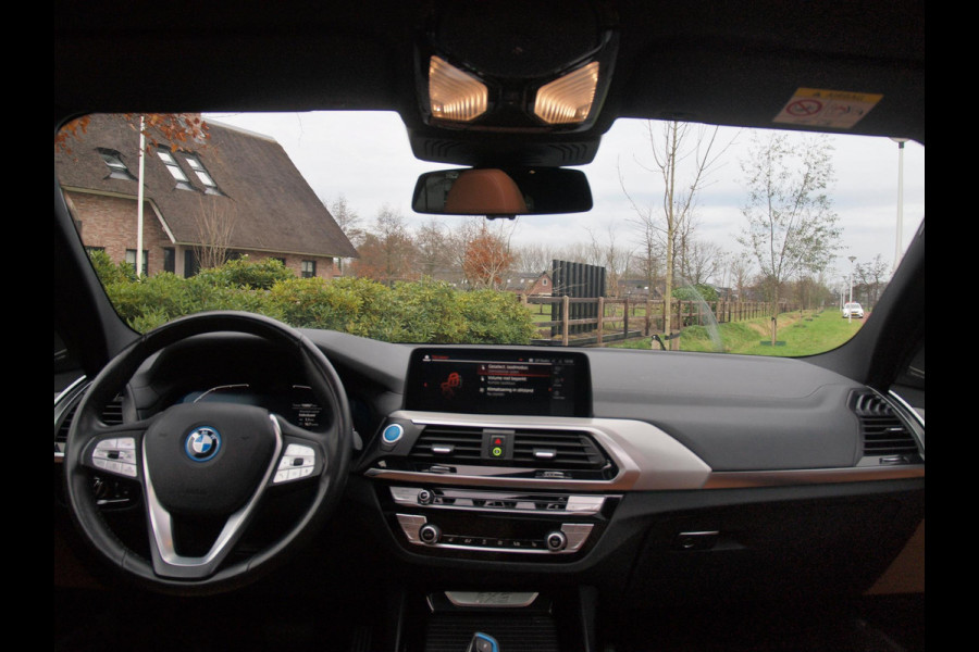 BMW iX3 High Executive 80 kWh | Panoramadak | 360 Camera | Trekhaak | Sfeerverlichting | Head-Up Display | Harman Kardon |