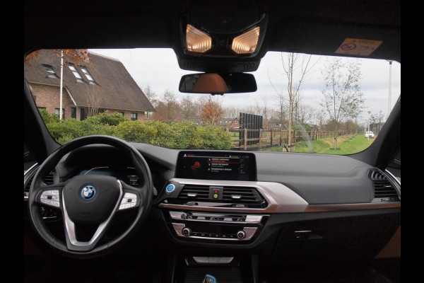 BMW iX3 High Executive 80 kWh | Panoramadak | 360 Camera | Trekhaak | Sfeerverlichting | Head-Up Display | Harman Kardon |