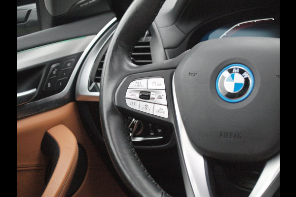 BMW iX3 High Executive 80 kWh | Panoramadak | 360 Camera | Trekhaak | Sfeerverlichting | Head-Up Display | Harman Kardon |