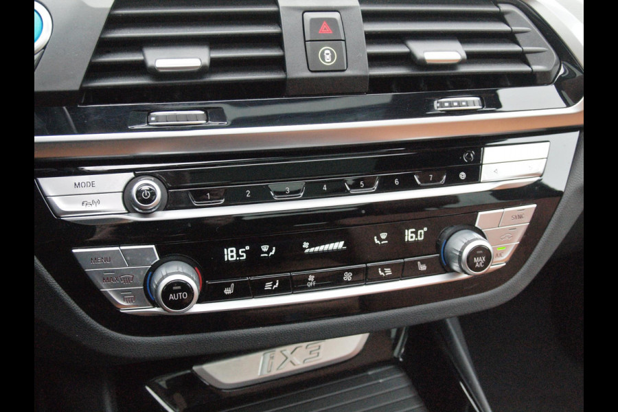BMW iX3 High Executive 80 kWh | Panoramadak | 360 Camera | Trekhaak | Sfeerverlichting | Head-Up Display | Harman Kardon |