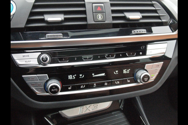 BMW iX3 High Executive 80 kWh | Panoramadak | 360 Camera | Trekhaak | Sfeerverlichting | Head-Up Display | Harman Kardon |