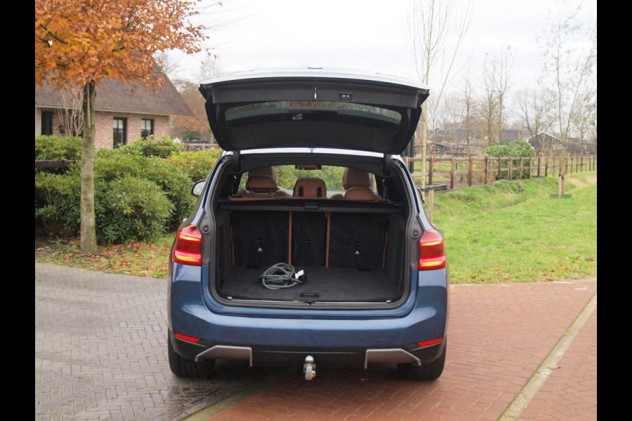 BMW iX3 High Executive 80 kWh | Panoramadak | 360 Camera | Trekhaak | Sfeerverlichting | Head-Up Display | Harman Kardon |