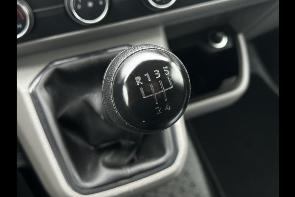 Volkswagen Transporter 2.0 TDI 111 PK / 1e EIG. / 48.372 KM !! / AIRCO / CRUISE / APPLE CARPLAY / 3-ZITS / PDC