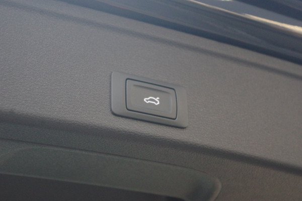 Audi A4 Avant 40 TFSI Automaat 204 PK S-Line Edition, Sportstoelen, Adaptieve Cruise Control, Massage, LED