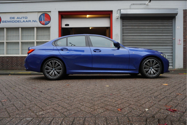 BMW 3-serie 330i Business Edition Plus M-SPORT | BTW | NL AUTO | LASER | LEER | PANORAMADAK | Sfeer | BMW Dealer onderhouden | Topstaat |