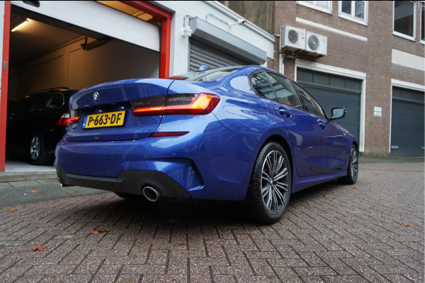 BMW 3-serie 330i Business Edition Plus M-SPORT | BTW | NL AUTO | LASER | LEER | PANORAMADAK | Sfeer | BMW Dealer onderhouden | Topstaat |