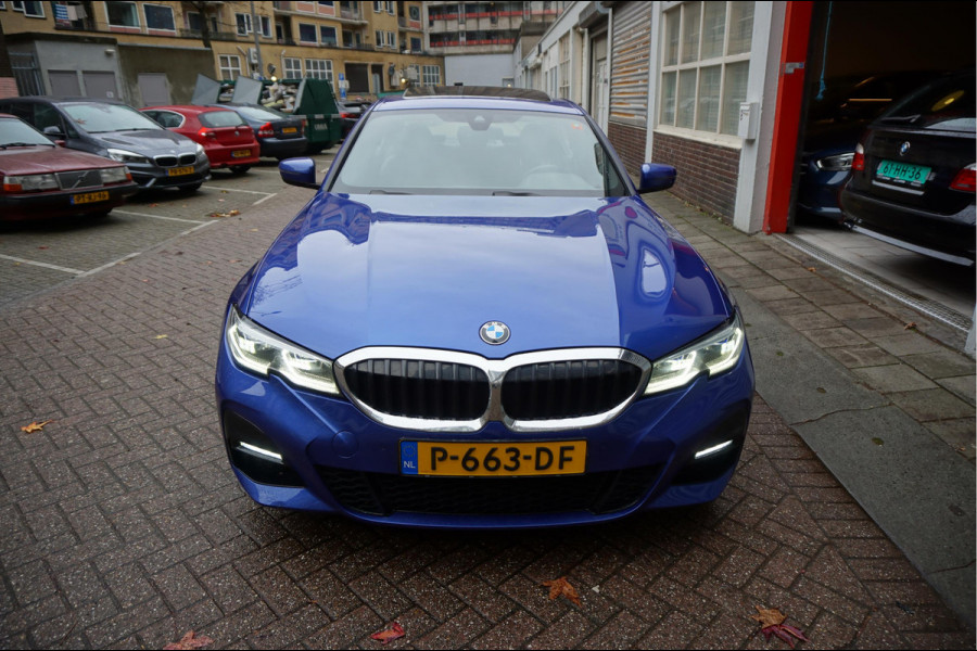 BMW 3-serie 330i Business Edition Plus M-SPORT | BTW | NL AUTO | LASER | LEER | PANORAMADAK | Sfeer | BMW Dealer onderhouden | Topstaat |