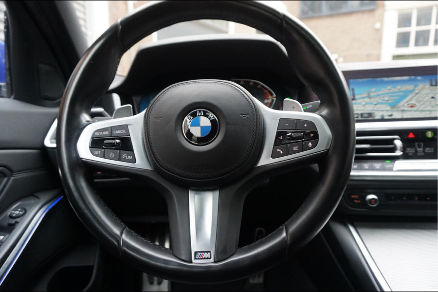 BMW 3-serie 330i Business Edition Plus M-SPORT | BTW | NL AUTO | LASER | LEER | PANORAMADAK | Sfeer | BMW Dealer onderhouden | Topstaat |