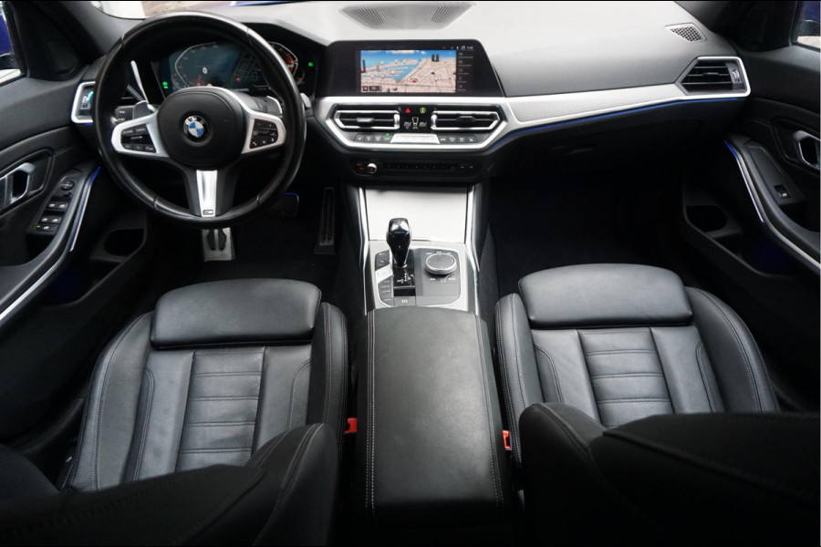BMW 3-serie 330i Business Edition Plus M-SPORT | BTW | NL AUTO | LASER | LEER | PANORAMADAK | Sfeer | BMW Dealer onderhouden | Topstaat |