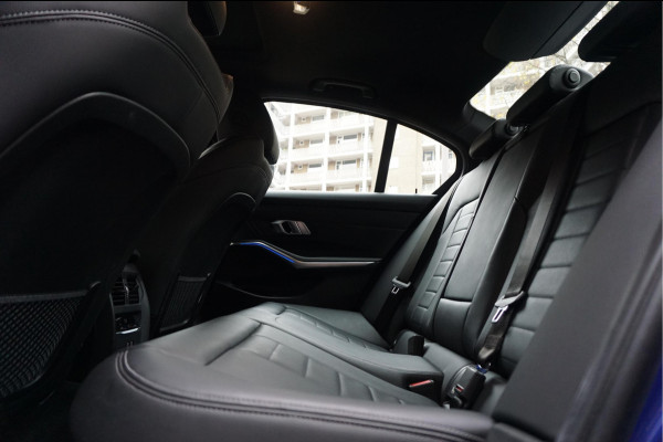BMW 3-serie 330i Business Edition Plus M-SPORT | BTW | NL AUTO | LASER | LEER | PANORAMADAK | Sfeer | BMW Dealer onderhouden | Topstaat |