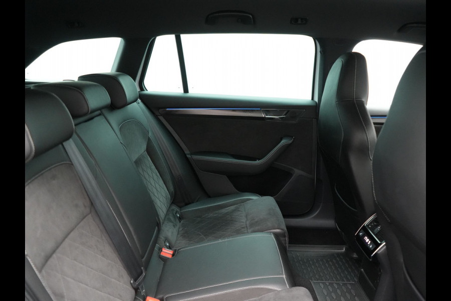 Škoda Superb Combi 1.4 TSI iV Sportline Dealer O.H PHEV | Adaptive Cruise | Alcantara Sportstoelen Memory & Verwarmd | Apple Carplay | Sfeerverlichting | Keyless | Blis | Camera | Virtual | Navigatie | DAB |